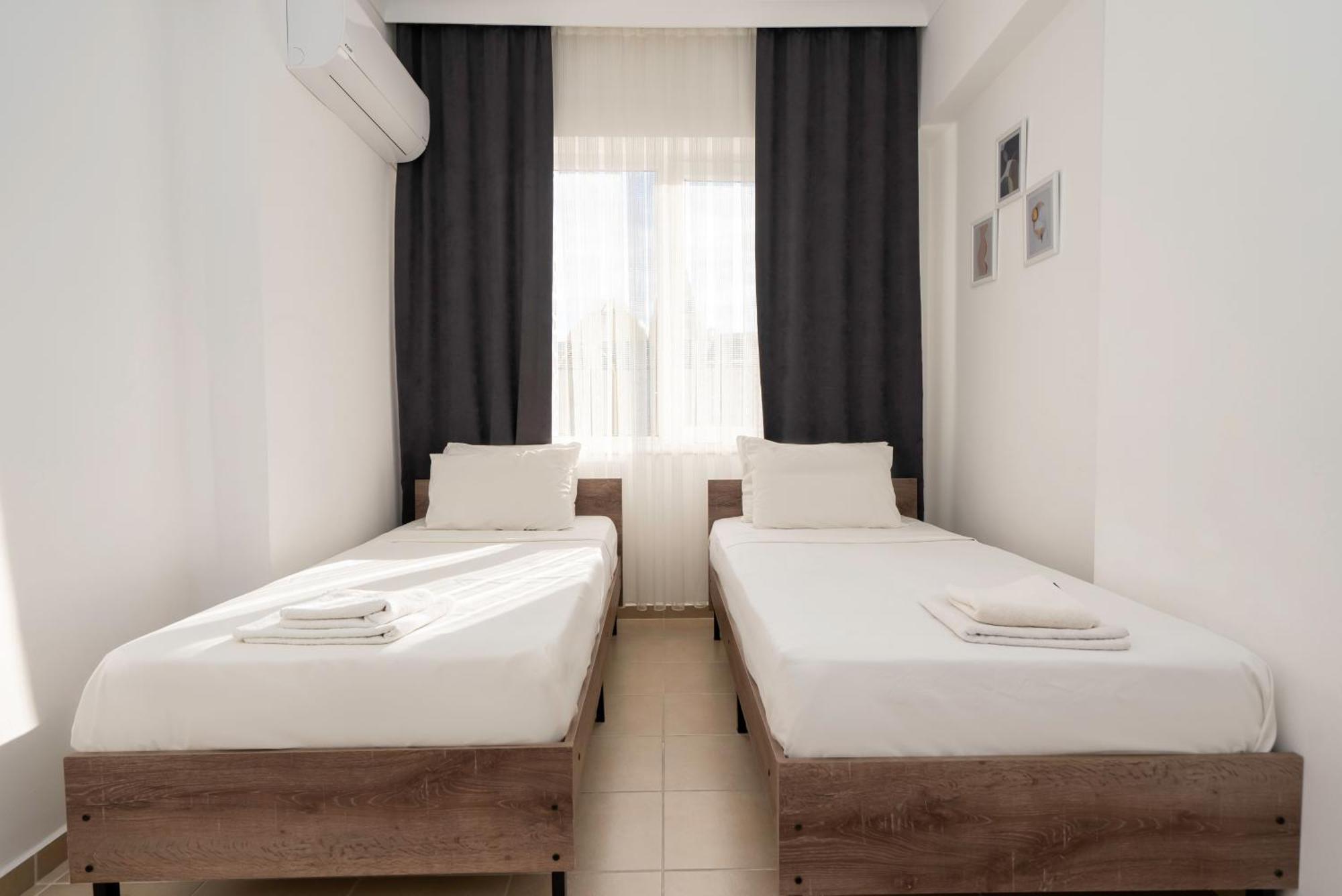 B Lackstone Homes Apartment *